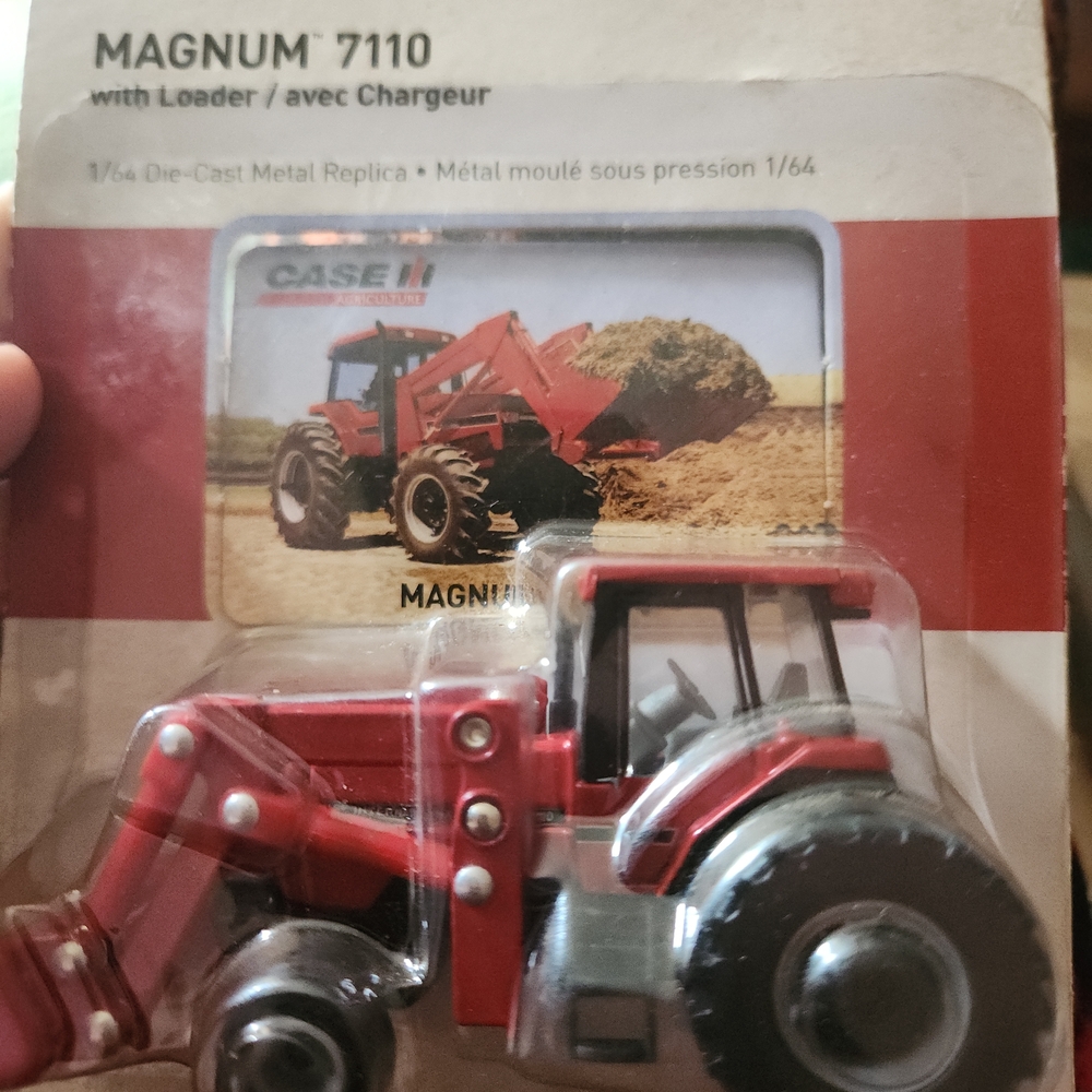 Case Magnum 7110 Die-Cast Toy Tractor - Red